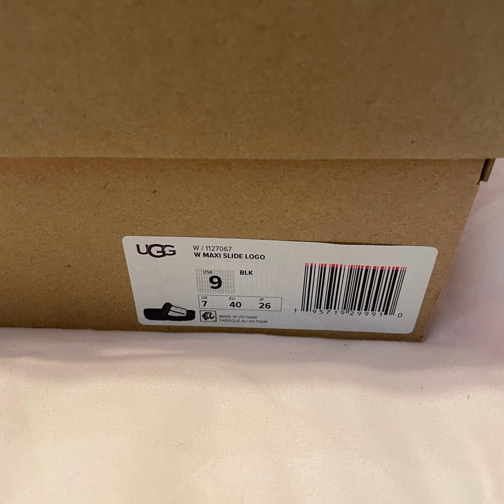 Woman black Uggs maxi slide with logo